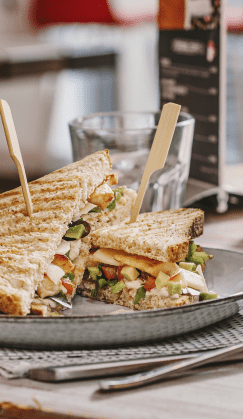 Recette Harrys AMS 7 céréales Club sandwich poulet, avocat et sauce yaourt-coriandre