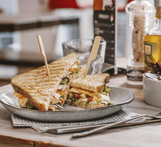 Recette Harrys AMS 7 céréales Club sandwich poulet, avocat et sauce yaourt-coriandre