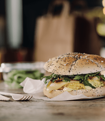 Recette Harrys le moment burger pavot et sarrasin Burger poulet, tomates confites & curry