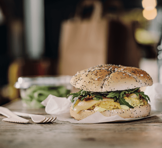 Recette Harrys le moment burger pavot et sarrasin Burger poulet, tomates confites & curry