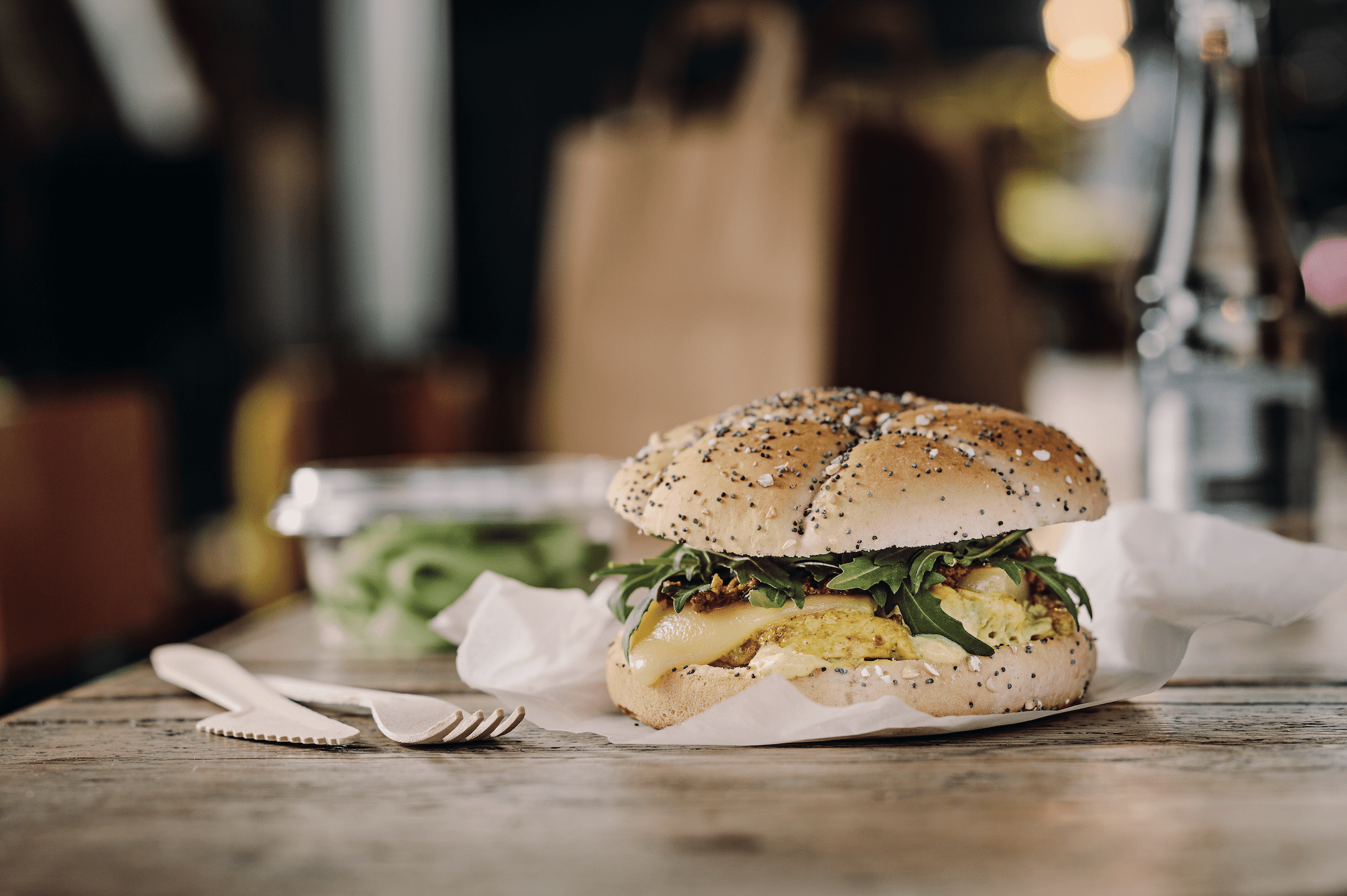 Recette Harrys le moment burger pavot et sarrasin Burger poulet, tomates confites & curry