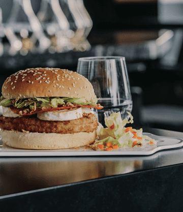Recette Harrys le moment burger sésame poulet pané, chorizo & fromage de chèvre