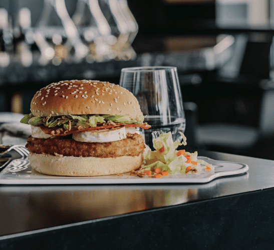 Recette Harrys le moment burger sésame poulet pané, chorizo & fromage de chèvre
