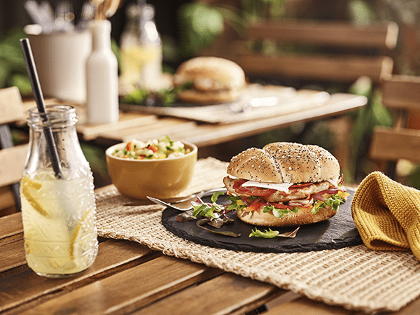 Recette Harrys le moment burger pavot et sarrasin ibérique poulet pané chorizo et tomme de brebis